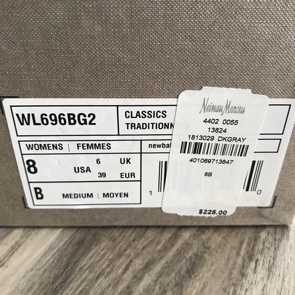 *NWT* New Balance Embossed Leather Sneaker - Picture 2 of 3